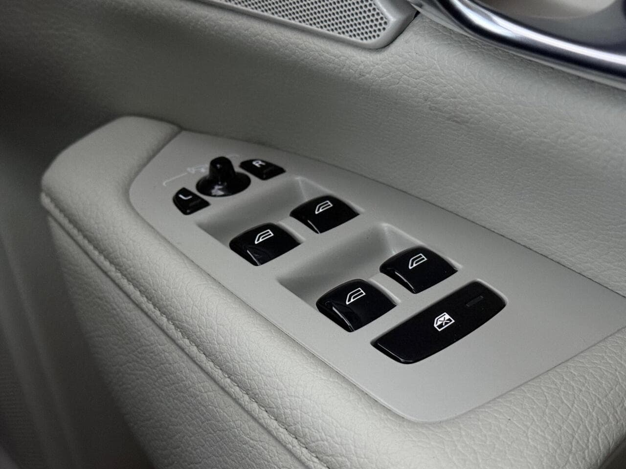 Volvo V90 Cross Country thumbnail Misc Controls
