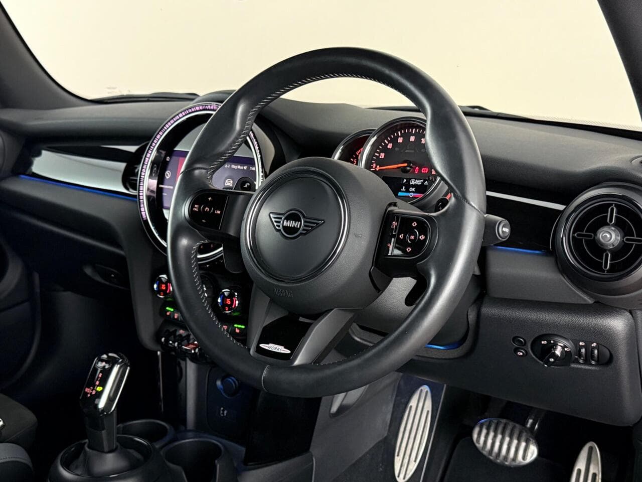 MINI Convertible thumbnail Interior Front