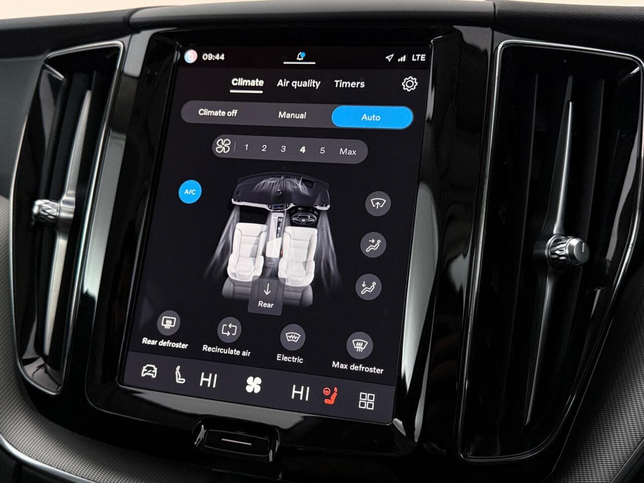 Volvo XC60 thumbnail Infotainment System