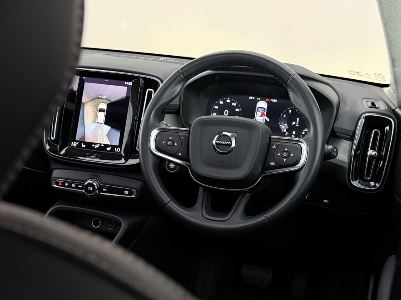 Volvo XC40 thumbnail Steering Wheel
