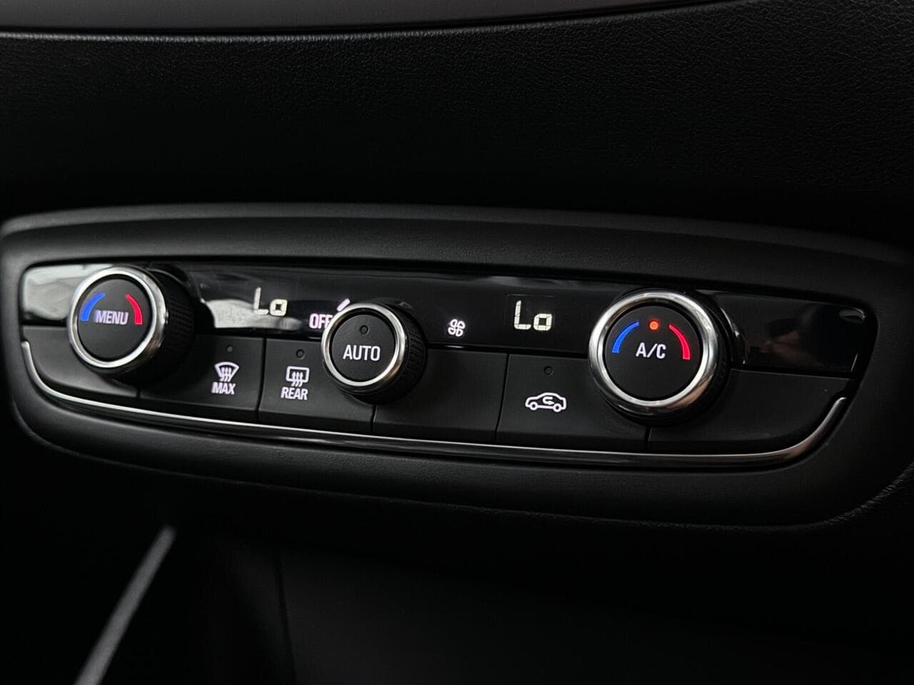 Vauxhall Crossland X thumbnail Misc Controls