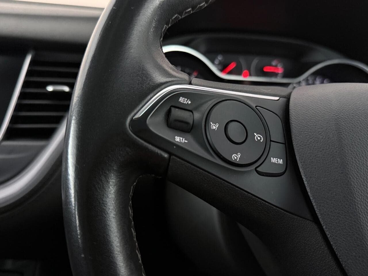 Vauxhall Grandland X thumbnail Misc Controls
