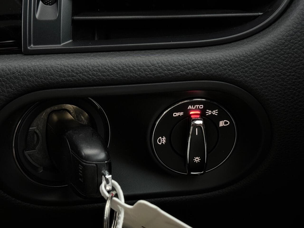 Porsche Macan thumbnail Misc Controls