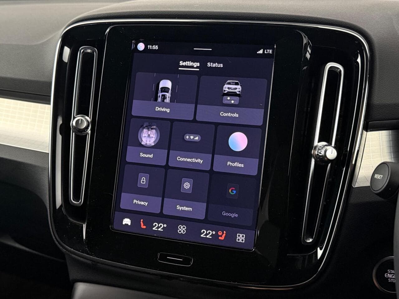 Volvo XC40 thumbnail Infotainment System
