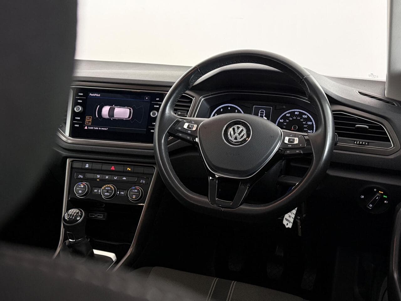 Volkswagen T-Roc thumbnail Steering Wheel