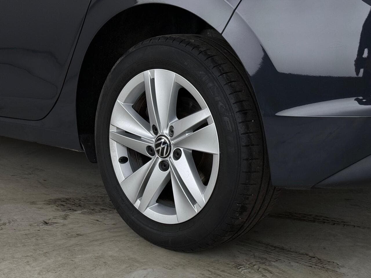 Volkswagen Golf thumbnail Wheel
