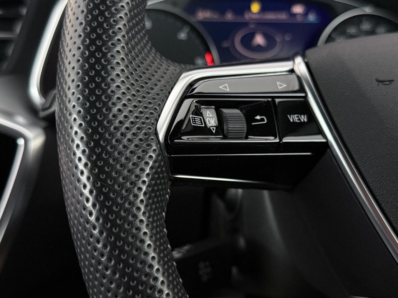 Audi A6 Saloon thumbnail Misc Controls