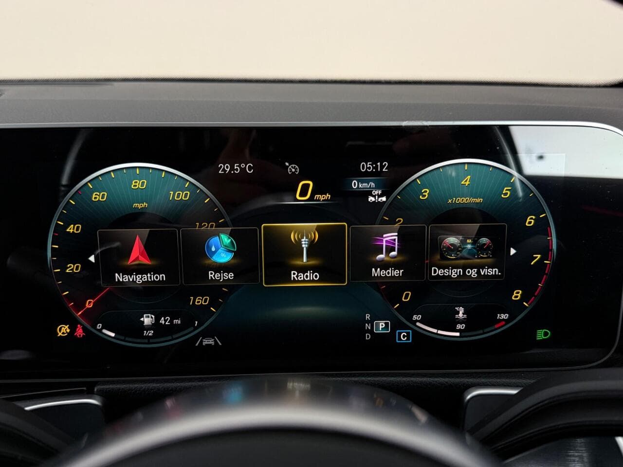 Mercedes-Benz GLB thumbnail Driver Instruments