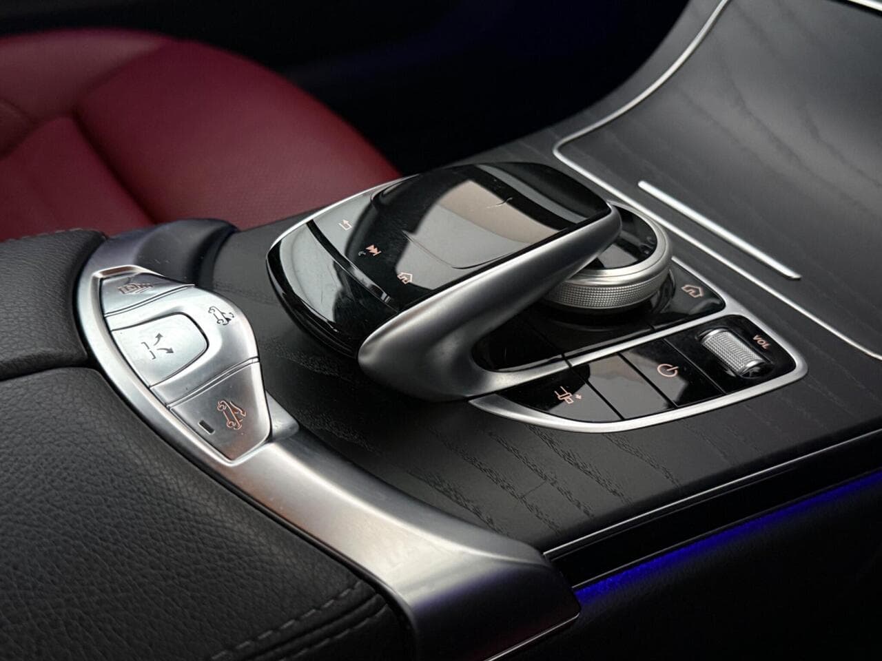 Mercedes-Benz C Class thumbnail Interior Front