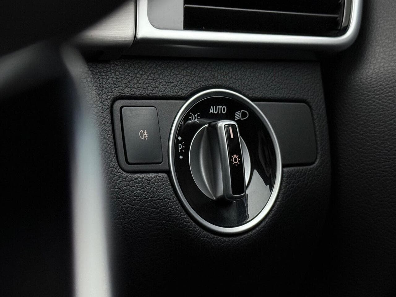 Mercedes-Benz GLE thumbnail Misc Controls