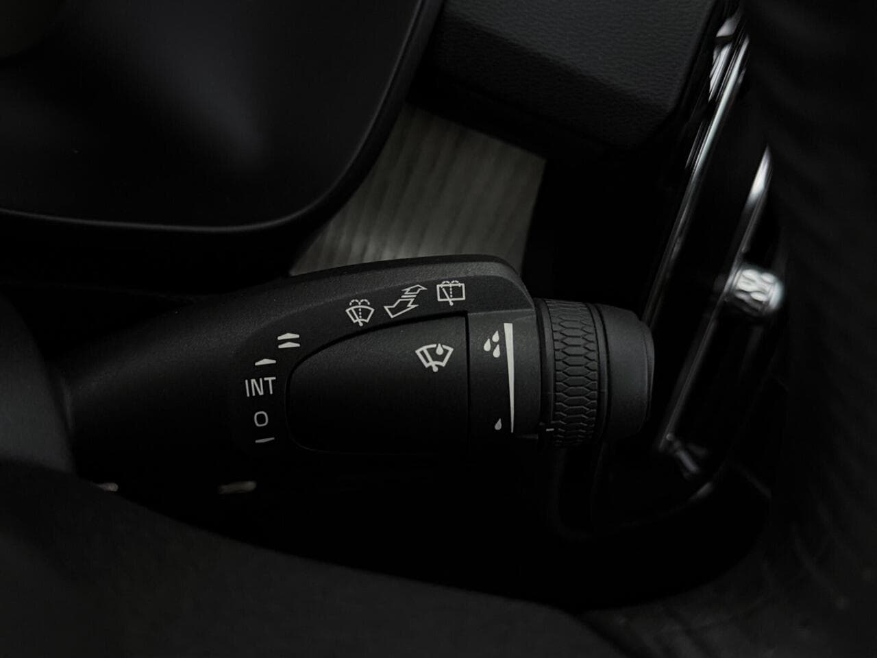 Volvo XC40 thumbnail Misc Controls