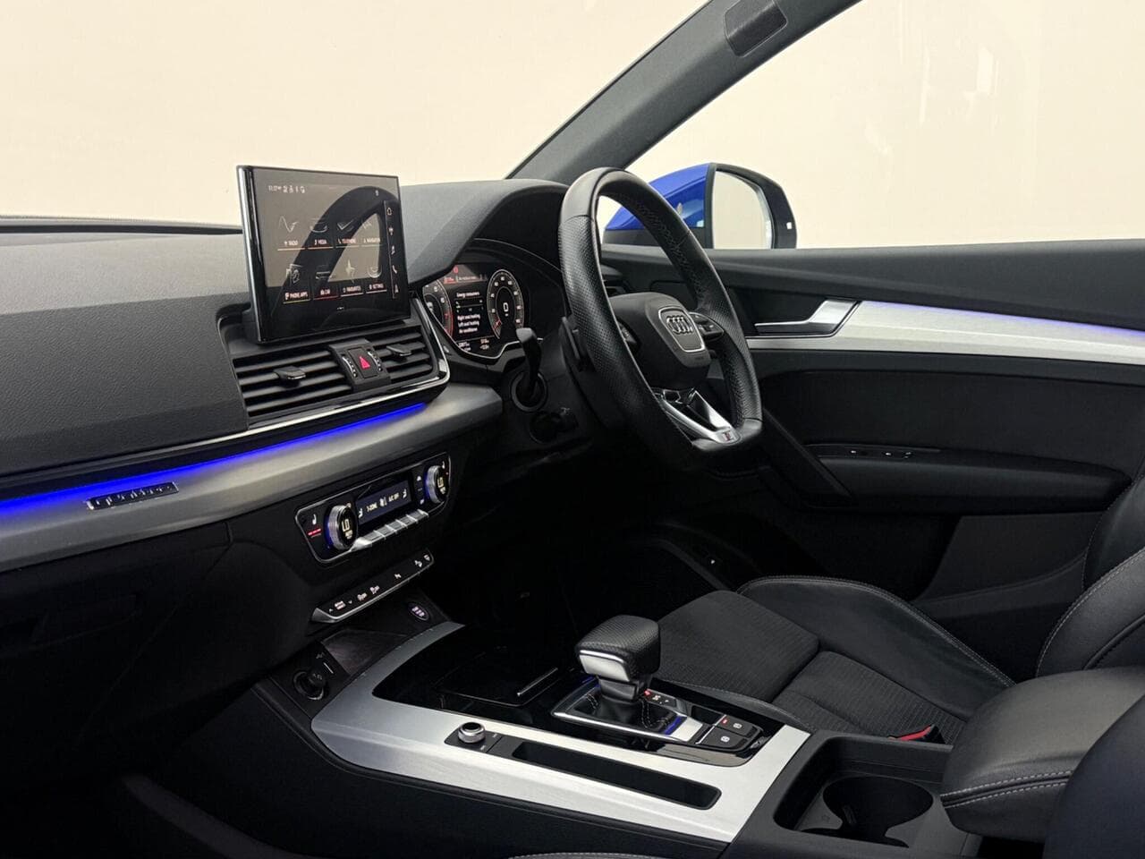 Audi Q5 thumbnail Interior Front