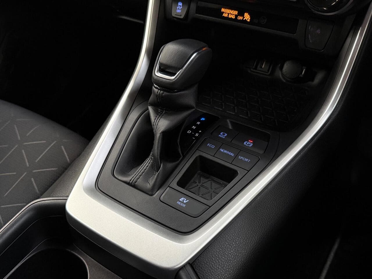 Toyota RAV4 thumbnail Interior Front