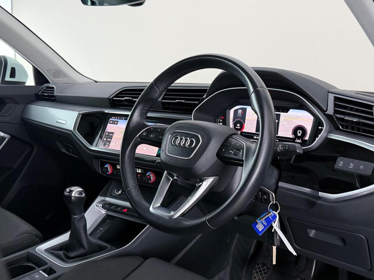 Audi Q3 thumbnail Interior Front