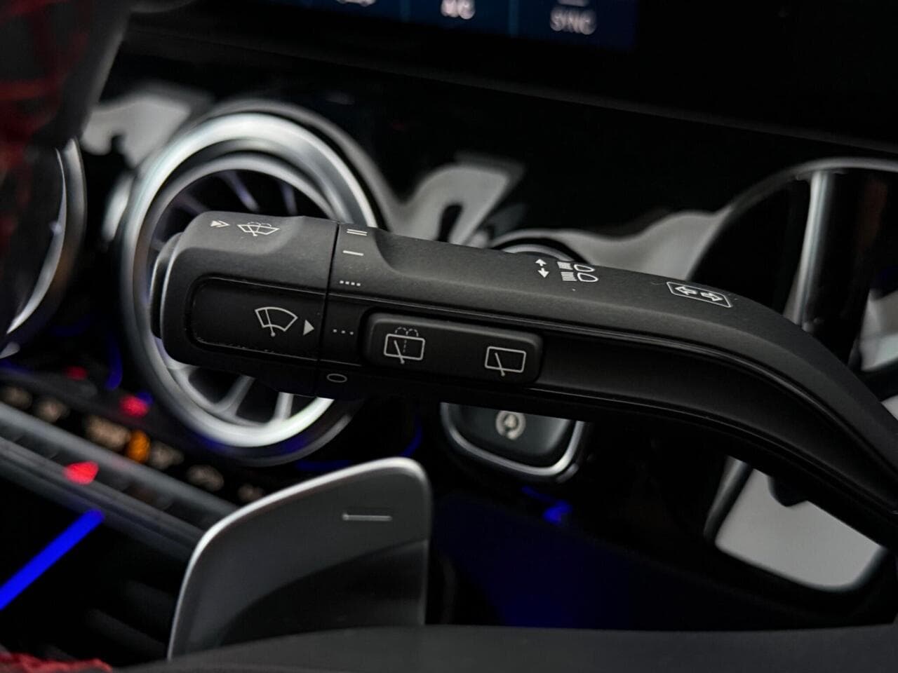 Mercedes-Benz GLA thumbnail Misc Controls