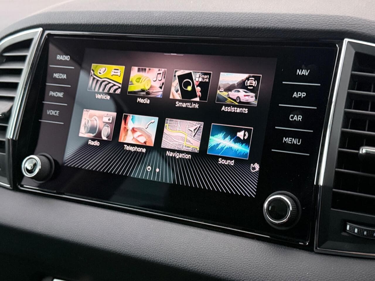 Skoda Karoq thumbnail Infotainment System