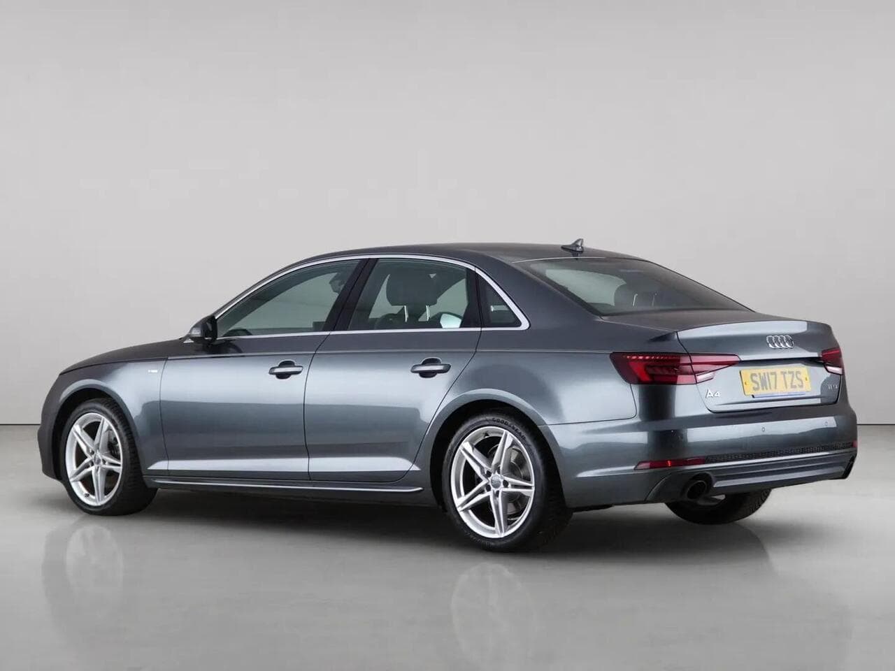 Audi A4 thumbnail Rear Left