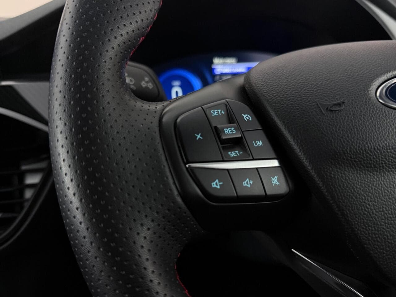 Ford Kuga thumbnail Misc Controls