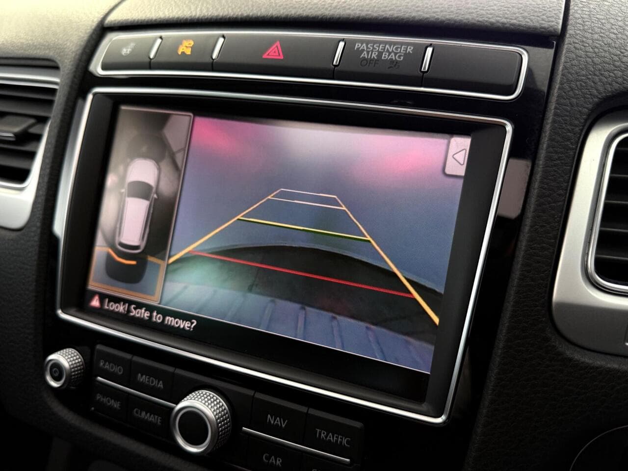 Volkswagen Touareg thumbnail Infotainment System