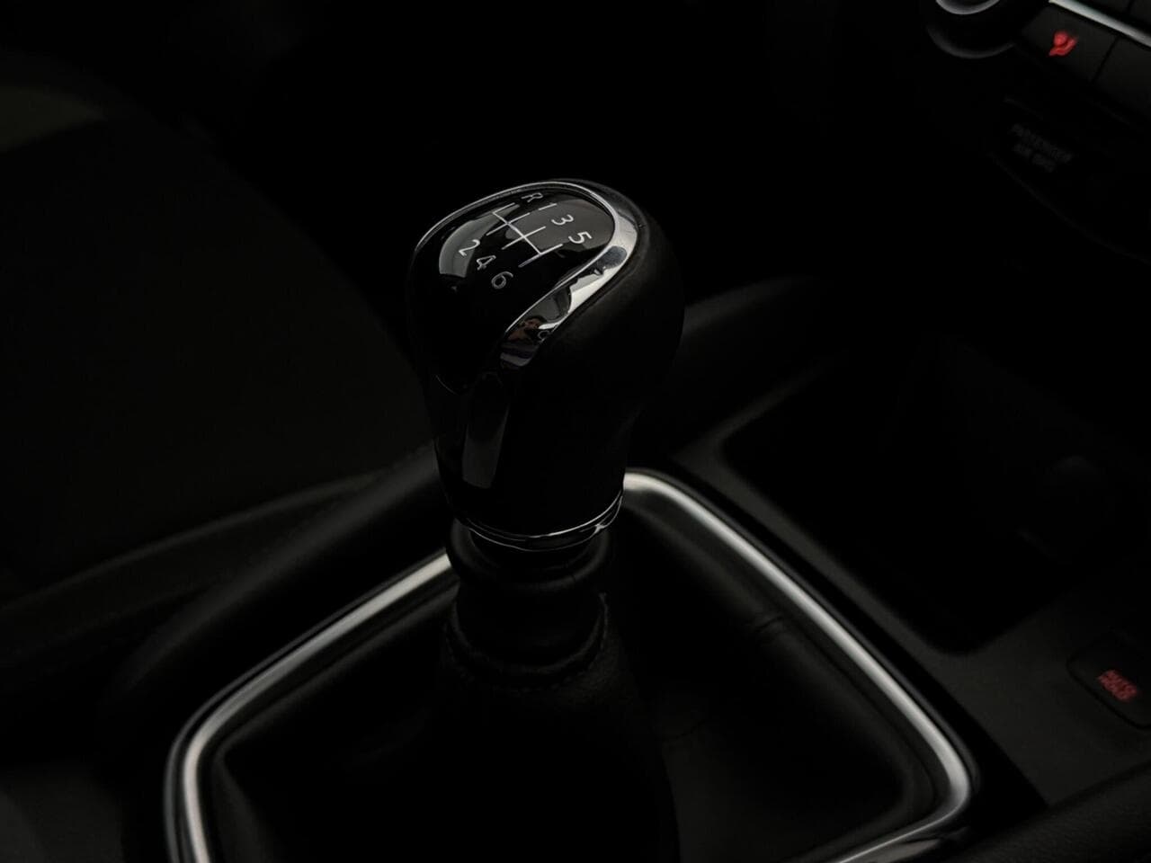 Nissan Qashqai thumbnail Interior Front