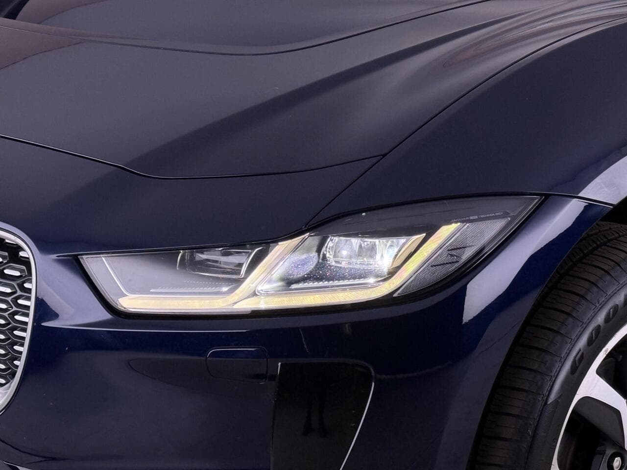 Jaguar I-PACE thumbnail Lights Front