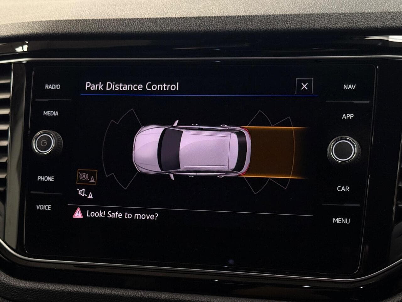 Volkswagen T-Roc thumbnail Infotainment System