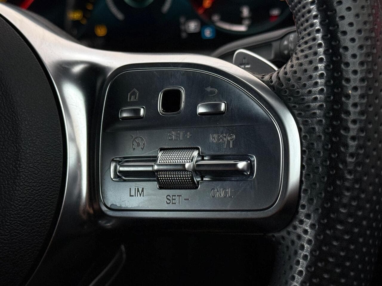Mercedes-Benz CLA thumbnail Misc Controls