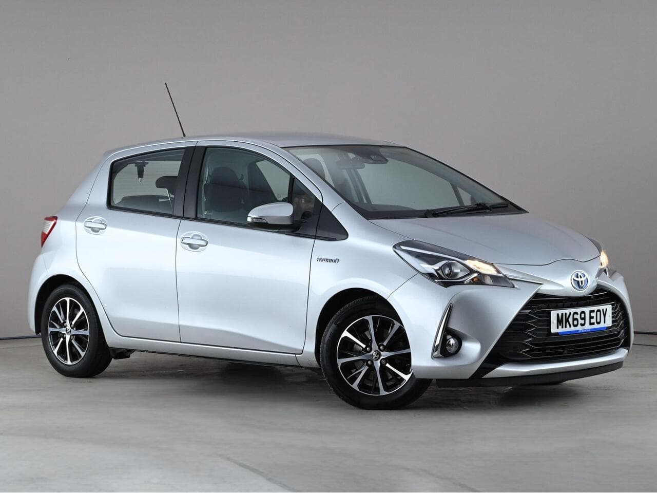 Toyota Yaris - Toyota Yaris 1.5 VVT-h Icon Tech E-CVT Euro 6 (s/s) 5dr
