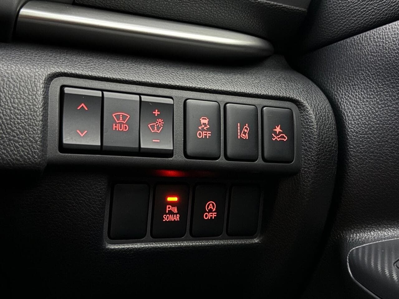 Mitsubishi Eclipse Cross thumbnail Misc Controls