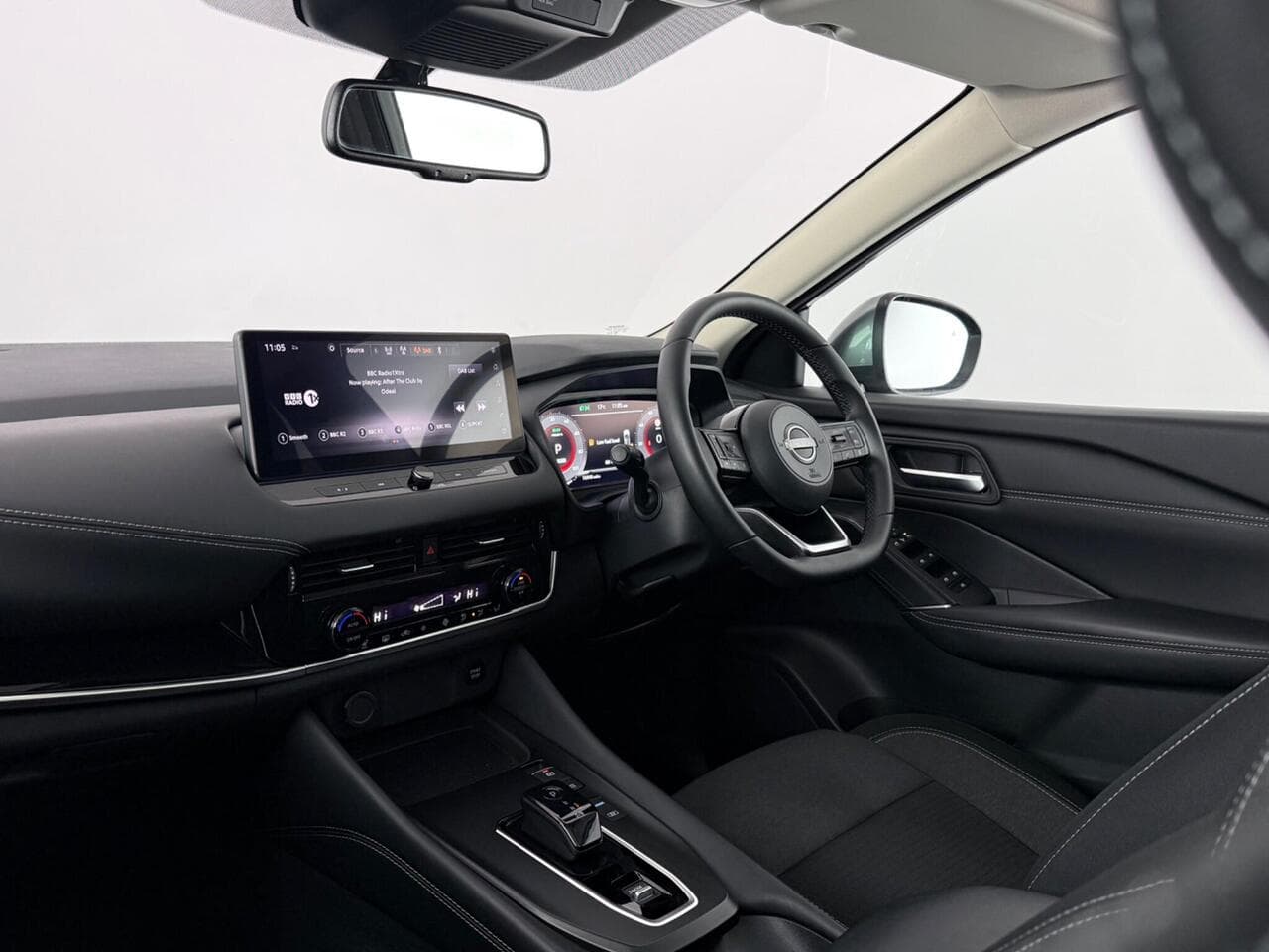 Nissan Qashqai thumbnail Interior Front