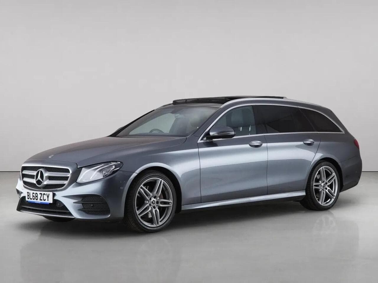 Mercedes-Benz E Class thumbnail Front Left