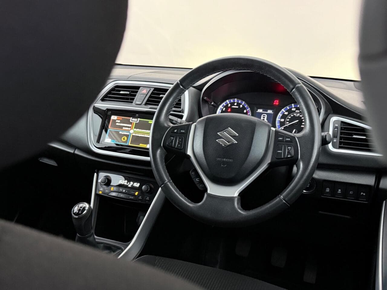 Suzuki SX4 S-Cross thumbnail Steering Wheel