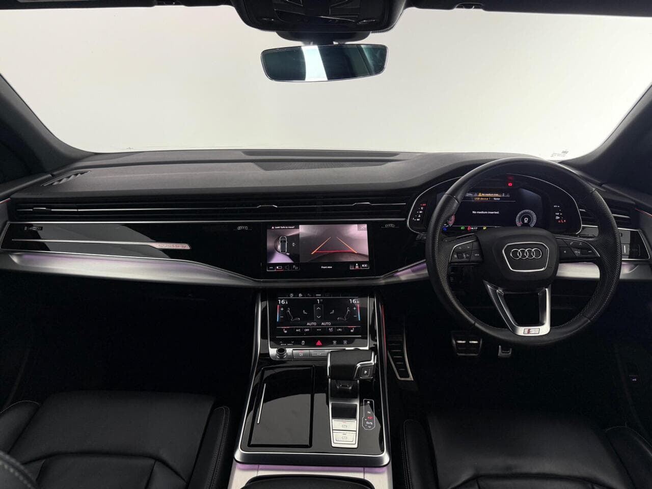 Audi Q8 thumbnail Interior Front