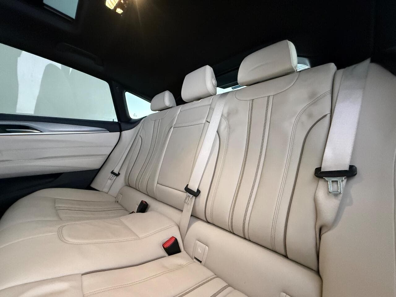 BMW 6 Series Gran Turismo thumbnail Seats Rear