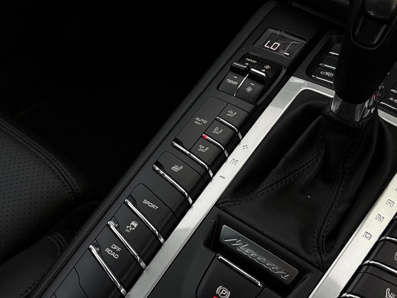 Porsche Macan thumbnail Misc Controls