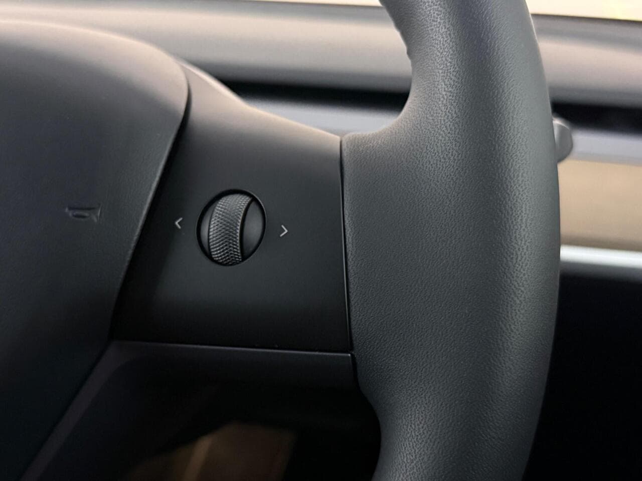 Tesla Model Y thumbnail Misc Controls