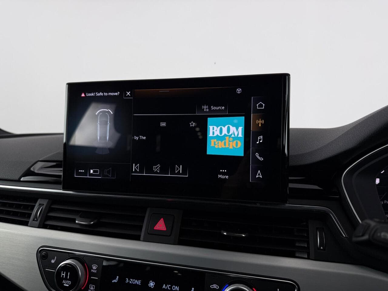 Audi A4 thumbnail Infotainment System