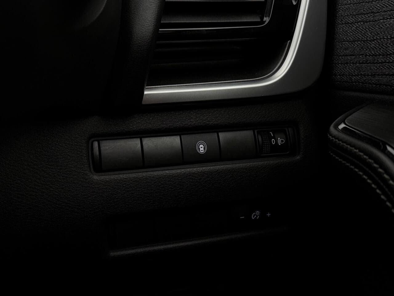 Nissan X-Trail thumbnail Misc Controls