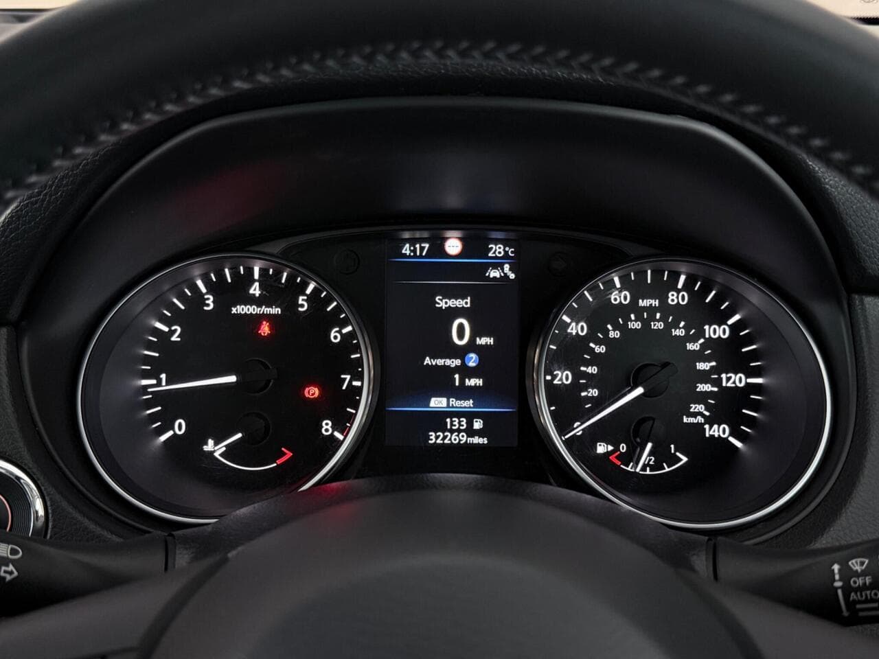 Nissan Qashqai thumbnail Driver Instruments