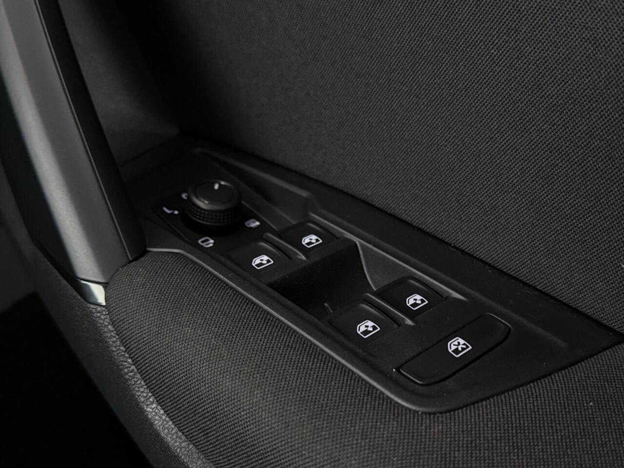 Volkswagen Tiguan thumbnail Misc Controls