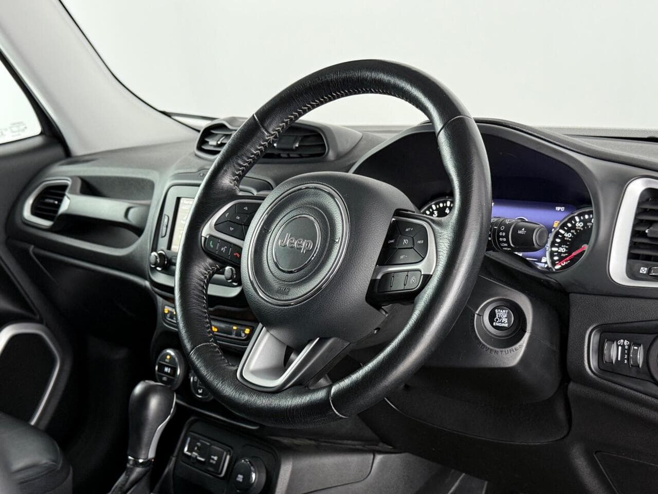 Jeep Renegade thumbnail Interior Front
