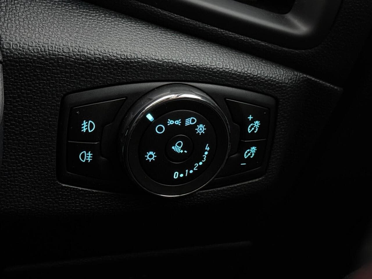 Ford EcoSport thumbnail Misc Controls