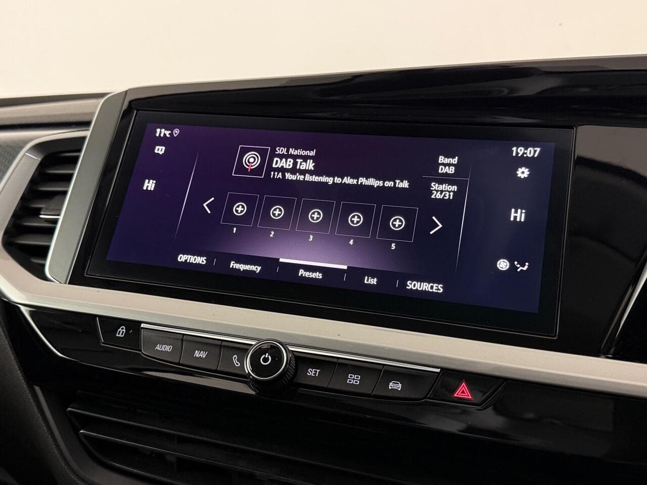Vauxhall Grandland thumbnail Infotainment System