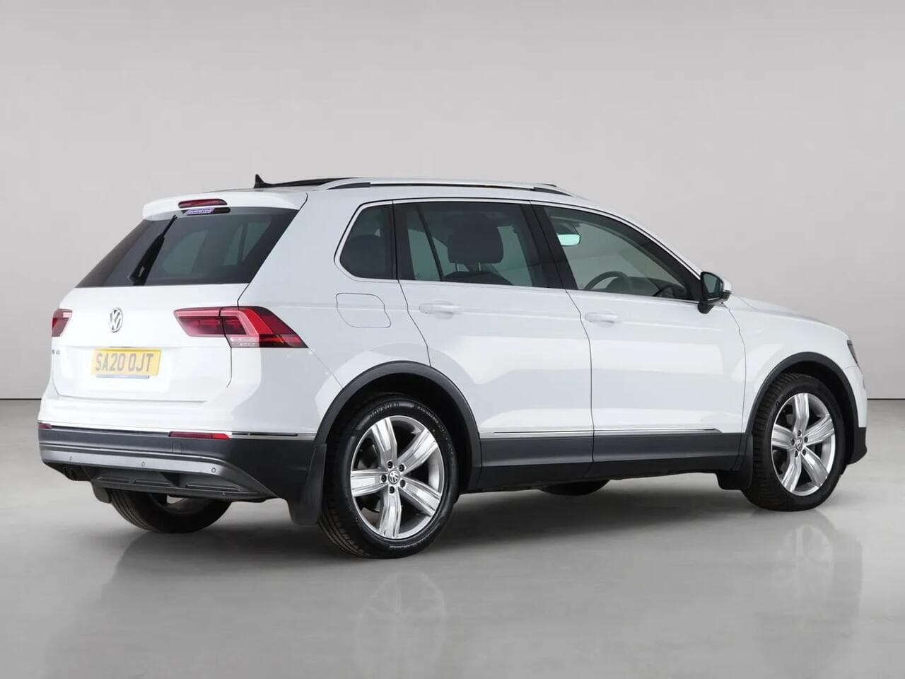 Volkswagen Tiguan thumbnail Rear Right