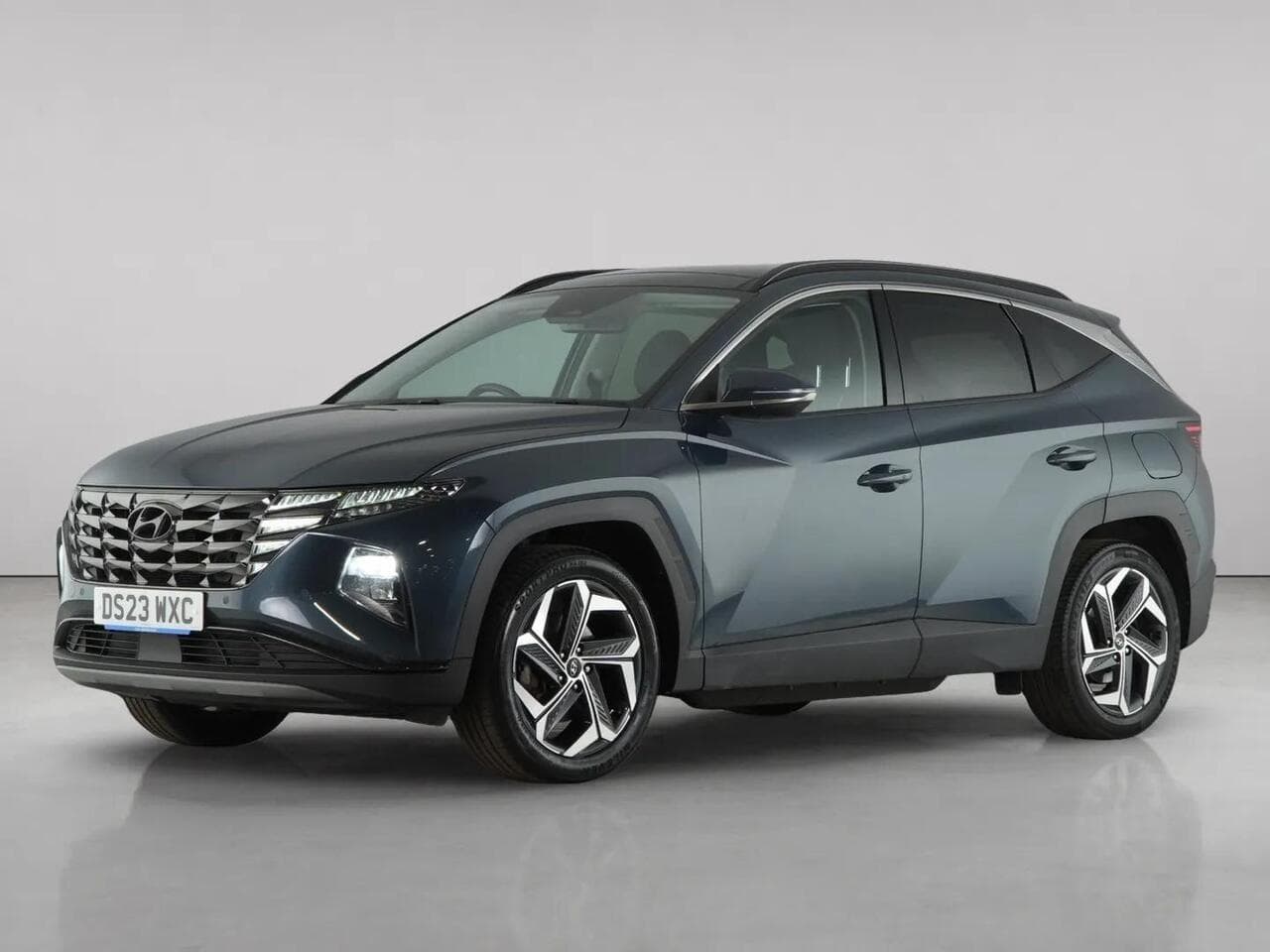 Hyundai TUCSON thumbnail Front Left