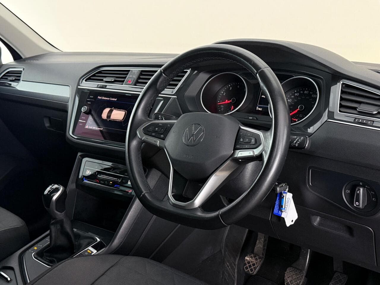 Volkswagen Tiguan thumbnail Interior Front