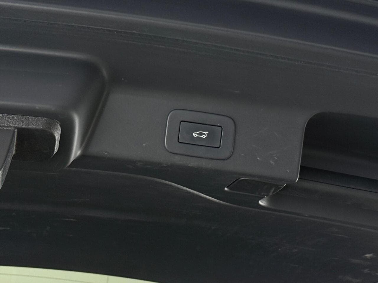 Jaguar F-PACE thumbnail Misc Controls