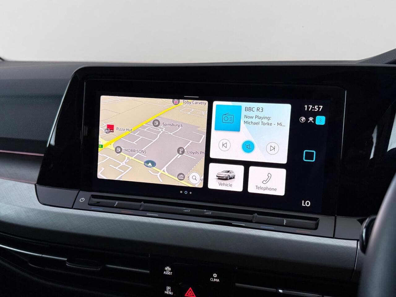 Volkswagen Golf thumbnail Infotainment System