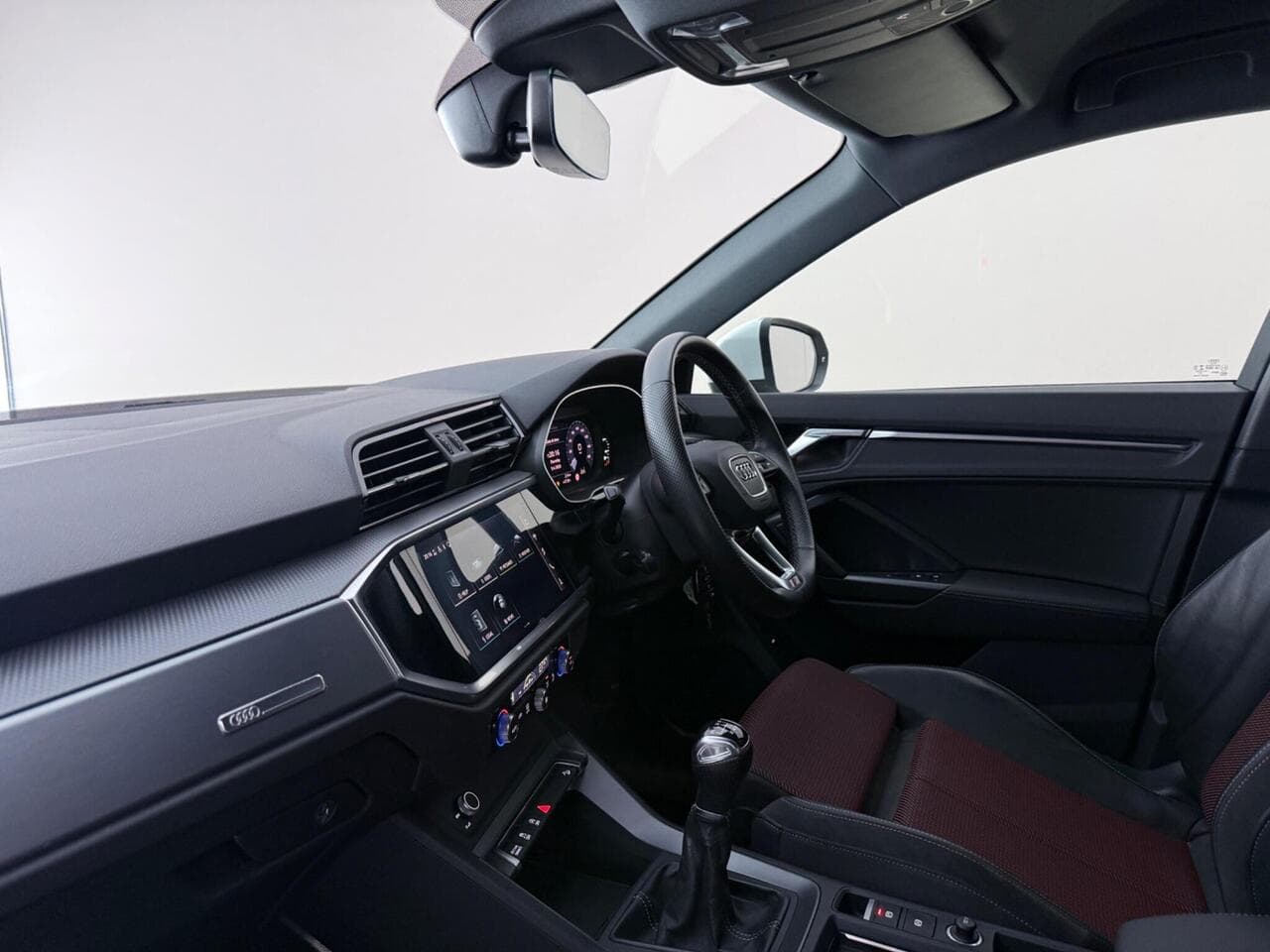 Audi Q3 thumbnail Interior Front