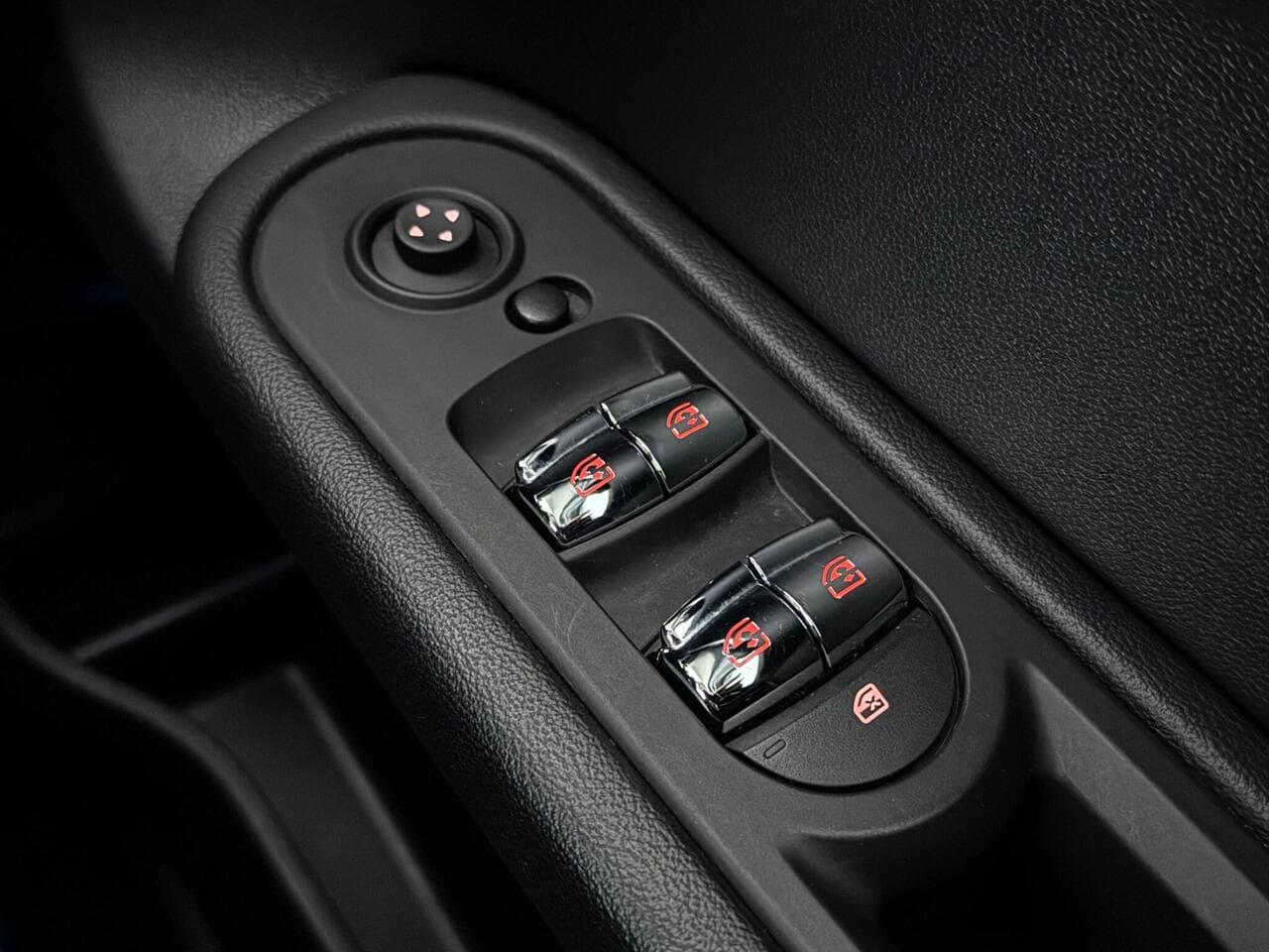 MINI Countryman thumbnail Misc Controls